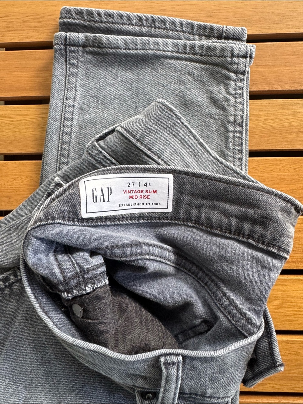 GAP Women’s Vintage Slim Mid-Rise